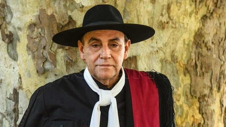 El Chaqueño Palavecino lleva el folklore argentino al fenómeno del streaming “Un Poco de Ruido”