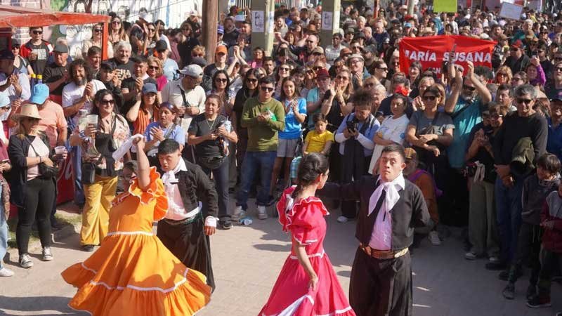 Una noche de folklore y solidaridad en el Festival San Carlos Borromeo 2025