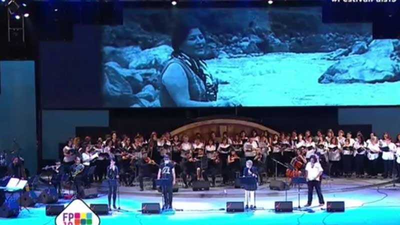 Cosquín le brindó un tributo a Mercedes Sosa en su primera luna